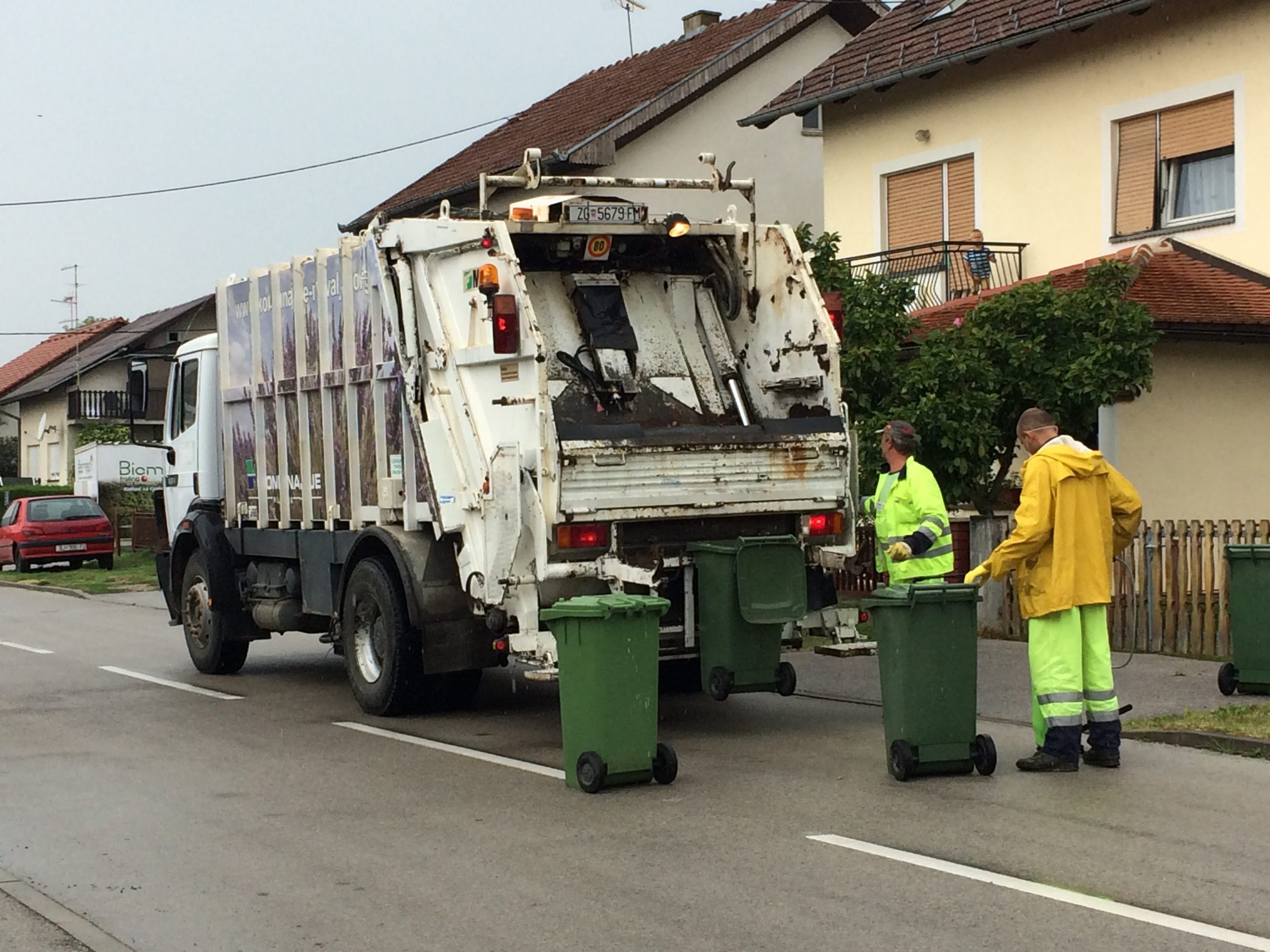 Akcija pranja i dezinfekcije posuda za komunalni otpad